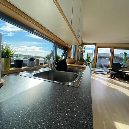 Cozy With Sea View, 5 Min From Ons *